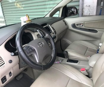 Toyota Innova V 2016 - Bán gấp xe Innova 8/2016 số tự động BS SG. Xe nhà sài