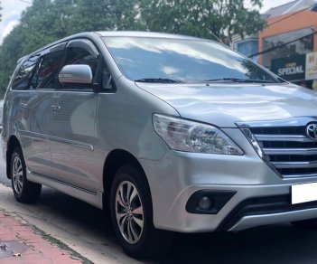 Toyota Innova V 2016 - Bán gấp xe Innova 8/2016 số tự động BS SG. Xe nhà sài