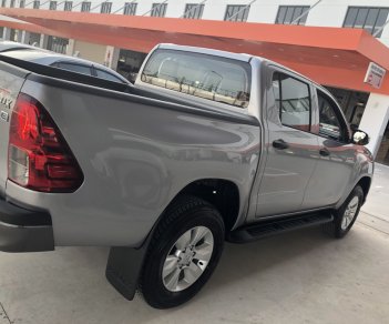 Toyota Hilux 2019 - Bán Toyota Hilux 2.4 số sàn đời 2019, màu bạc, nhập khẩu nguyên chiếc