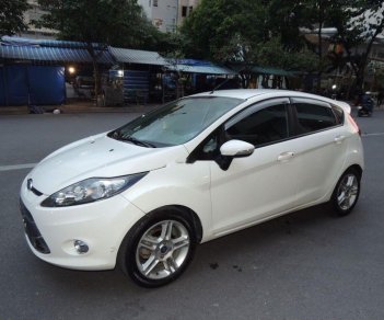 Ford Fiesta 2011 - Cần bán lại xe Ford Fiesta năm sản xuất 2011, màu trắng giá cạnh tranh