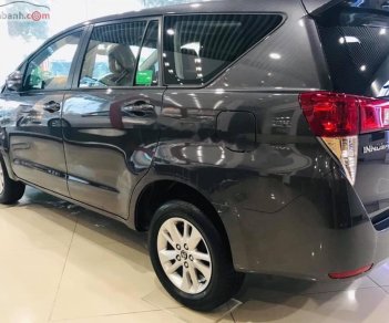 Toyota Innova 2019 - Bán Toyota Innova năm sản xuất 2019, màu xám