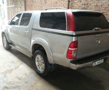 Toyota Hilux MT 2014 - Cần bán lại xe Toyota Hilux MT năm 2014, màu bạc 