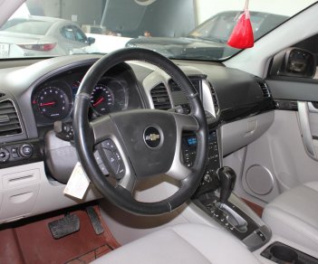 Chevrolet Captiva 2015 - Bán xe Chevrolet Captiva LTZ 2.4 AT đời 2015, màu bạc, odo mới 62k, biển SG