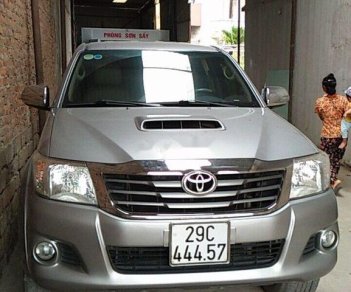 Toyota Hilux MT 2014 - Cần bán lại xe Toyota Hilux MT năm 2014, màu bạc 