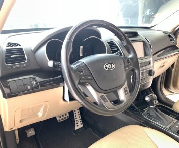 Kia Sorento   2017 - Cần bán Kia Sorento GATH 2.4AT model 2017 full option, màu vàng, xe đẹp, biển SG