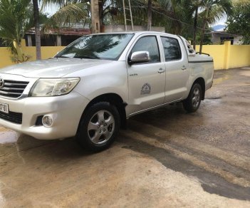 Toyota Hilux   2012 - Cần bán gấp Toyota Hilux đời 2012, màu bạc, nhập khẩu nguyên chiếc, chính chủ