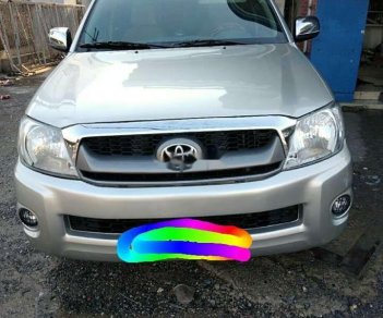 Toyota Hilux 2010 - Cần bán gấp Toyota Hilux đời 2010, màu bạc, xe nhập