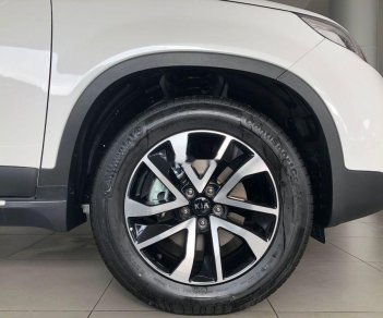 Kia Sorento 2.4 GAT Deluxe 2019 - Bán xe Kia Sorento năm sản xuất 2019, màu trắng, nhập khẩu