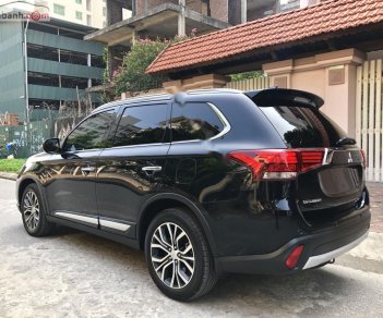 Mitsubishi Outlander 2018 - Bán Mitsubishi Outlander 2.4 CVT đời 2018, màu đen chính chủ