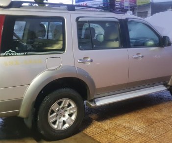 Ford Everest 2009 - Cần bán xe Ford Everest đời 2009, màu bạc mới 95% giá tốt 383 triệu đồng