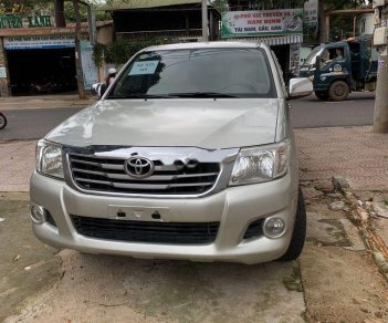 Toyota Hilux 2012 - Bán Toyota Hilux đời 2012, màu bạc