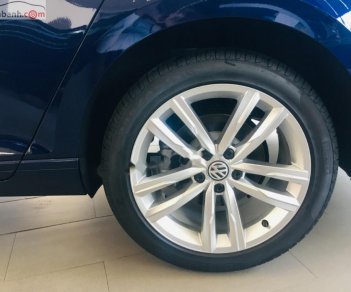 Volkswagen Passat 1.8 TSI 2018 - Bán Volkswagen Passat 1.8 TSI đời 2018, màu xanh lam, xe nhập