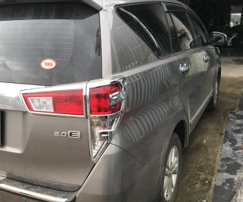 Toyota Innova E 2.0MT 2018 - Bán ô tô Toyota Innova E 2.0MT sản xuất 2018, màu xám (ghi), giá 705tr