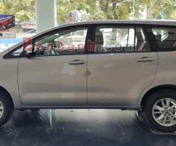 Toyota Innova 2019 - Bán xe Toyota Innova 2.0E sản xuất năm 2019, giá 711tr