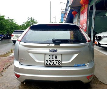 Ford Focus   2010 - Bán Ford Focus đời 2010, màu bạc, chính chủ 