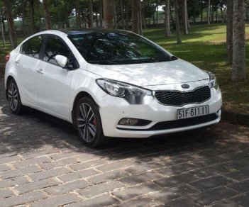 Kia K3 2016 - Bán Kia K3 đời 2016, màu trắng xe gia đình, 600tr