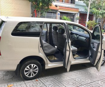 Toyota Innova 2.0 E 2012 - Cần bán gấp Toyota Innova 2012, xe gia đình sử dụng còn zin