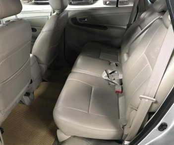 Toyota Innova 2.0E 2016 - Bán Toyota Innova 2.0E màu bạc, số sàn, sản xuất 2016, xe đẹp giữ kỹ