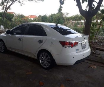 Kia Forte 2013 - Bán Kia Forte sản xuất năm 2013, màu trắng xe gia đình