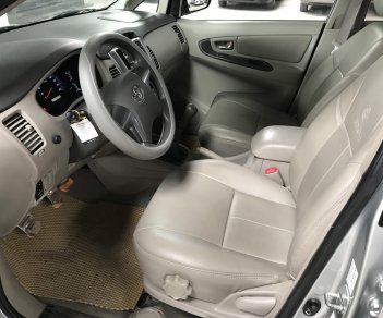 Toyota Innova 2.0E 2016 - Bán Toyota Innova 2.0E màu bạc, số sàn, sản xuất 2016, xe đẹp giữ kỹ