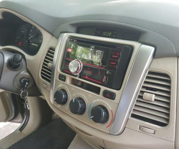 Toyota Innova   E 2014 - Bán Toyota Innova E đời 2014, màu bạc, biển số Hà Nội