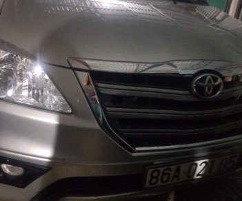 Toyota Innova 2014 - Cần bán xe Toyota Innova đời 2014, màu bạc xe gia đình, giá 555tr