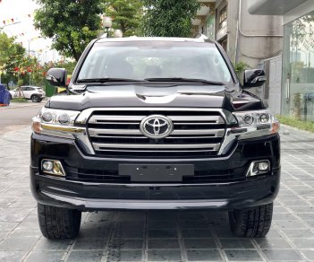 Toyota Land Cruiser 2018 - Cần bán Toyota Land Cruiser VXR 4.6L sản xuất 2018, màu đen mới 100%, nhập khẩu Trung Đông 