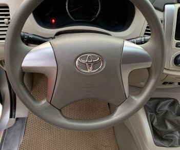 Toyota Innova 2015 - Bán Toyota Innova 2.0E năm 2015, màu bạc