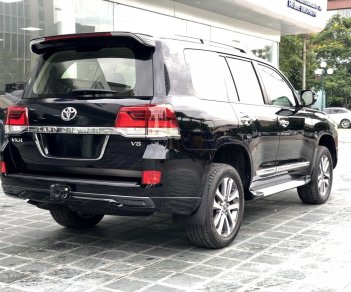 Toyota Land Cruiser 2018 - Cần bán Toyota Land Cruiser VXR 4.6L sản xuất 2018, màu đen mới 100%, nhập khẩu Trung Đông 