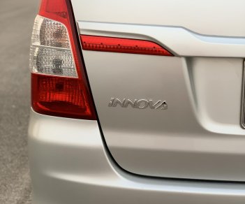 Toyota Innova 2015 - Bán Toyota Innova 2.0E năm 2015, màu bạc