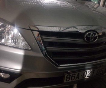 Toyota Innova 2014 - Cần bán xe Toyota Innova đời 2014, màu bạc xe gia đình, giá 555tr