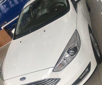 Ford Focus  Titanium   2019 - Bán Ford Focus Titanium đời 2019, màu trắng