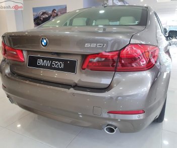 BMW 5 Series 520i 2019 - Bán BMW 5 Series 520i sản xuất năm 2019, màu xám, nhập khẩu nguyên chiếc