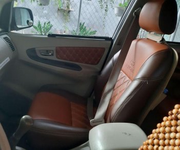 Toyota Innova 2014 - Cần bán gấp Toyota Innova 2014, màu bạc