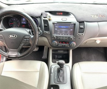 Kia K3 2.0 2015 - Hãng bán Kia K3 2.0 đỏ, đời 2015 form mới, biển Sài Gòn