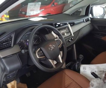 Toyota Innova 2.0E MT 2019 - Bán xe Toyota Innova 2.0E MT 2019 giảm giá đến 60tr+ quà tặng phụ kiện Full, hỗ trợ trả góp 80% giá xe