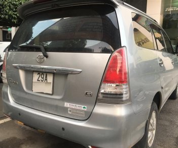 Toyota Innova G 2011 - Bán Toyota Innova G mầu bạc, gia đình sử dụng, nguyên bản, đẹp xuất sắc