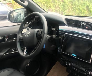 Toyota Hilux 2.8G 4x4 AT 2019 - Bán Toyota Hilux 2.8G 4x4 AT năm sản xuất 2019, màu bạc, nhập khẩu 