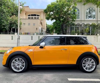 Mini Cooper 2015 - Bán xe Mini Cooper sản xuất 2015, màu vàng, xe gia đình. Giá chỉ 1 tỷ 280 triệu đồng