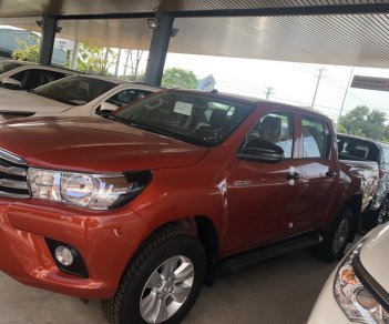 Toyota Hilux 2019 - Bán Toyota Hilux 2.4E (4x2) số sàn, màu trắng, bạc, màu cam giao ngay - Khuyến mãi tốt