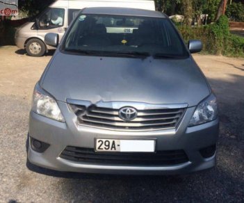 Toyota Innova 2.0E 2013 - Cần bán lại xe Toyota Innova 2.0E 2013, màu bạc  