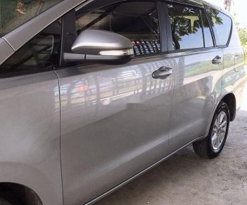 Toyota Innova 2017 - Bán ô tô Toyota Innova sản xuất năm 2017, màu bạc, xe nhập 