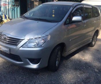 Toyota Innova 2.0E 2013 - Cần bán lại xe Toyota Innova 2.0E 2013, màu bạc  