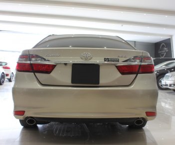 Toyota Camry 2.5Q 2016 - Cần bán xe Toyota Camry 2.5Q sản xuất năm 2016, màu vàng, biển SG, giá tốt