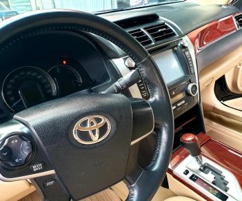 Toyota Camry 2.5G AT 2013 - Bán Toyota Camry 2.5G AT 2013, chủ công chức xe cực giữ gìn