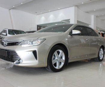 Toyota Camry 2.5Q 2016 - Cần bán xe Toyota Camry 2.5Q sản xuất năm 2016, màu vàng, biển SG, giá tốt