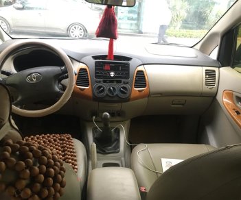 Toyota Innova G 2011 - Bán Toyota Innova G mầu bạc, gia đình sử dụng, nguyên bản, đẹp xuất sắc