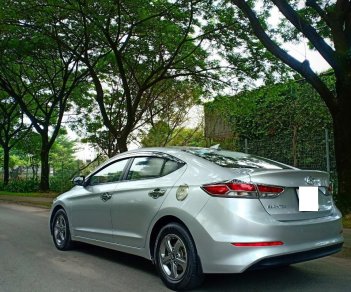 Hyundai Elantra 2017 - Cần bán xe Hyundai Elantra 1.6MT đời 2017, xe còn như mới chưa đâm đụng bán 475 triệu