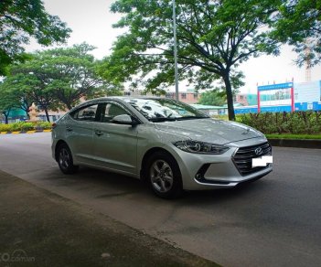 Hyundai Elantra 2017 - Cần bán xe Hyundai Elantra 1.6MT đời 2017, xe còn như mới chưa đâm đụng bán 475 triệu