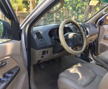 Toyota Fortuner 2010 - Bán Toyota Fortuner năm 2010, màu bạc số sàn, 565 triệu